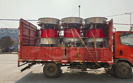 貴州客戶定制漿液篩裝車完畢，準備發(fā)貨