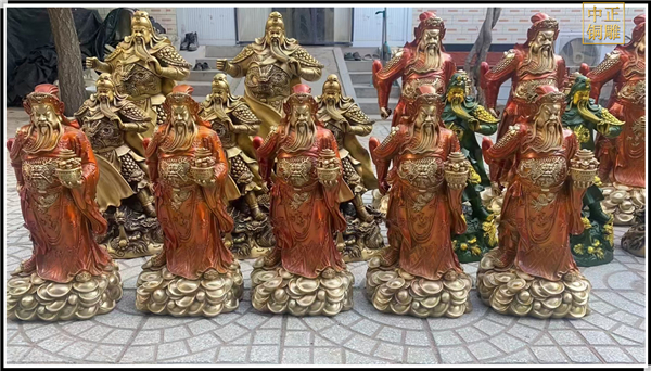 小型站像拿刀關公銅像價錢.jpg